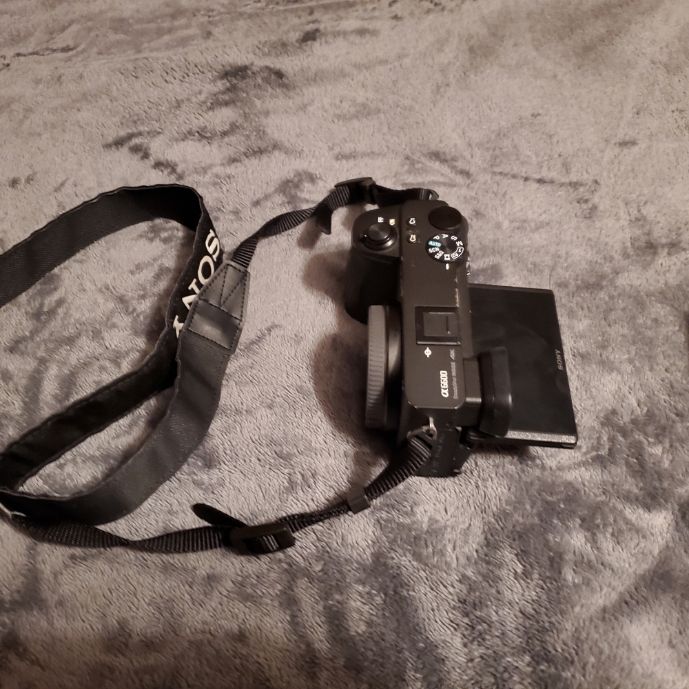 High Tech Professional Camera - Picture 4 of 8